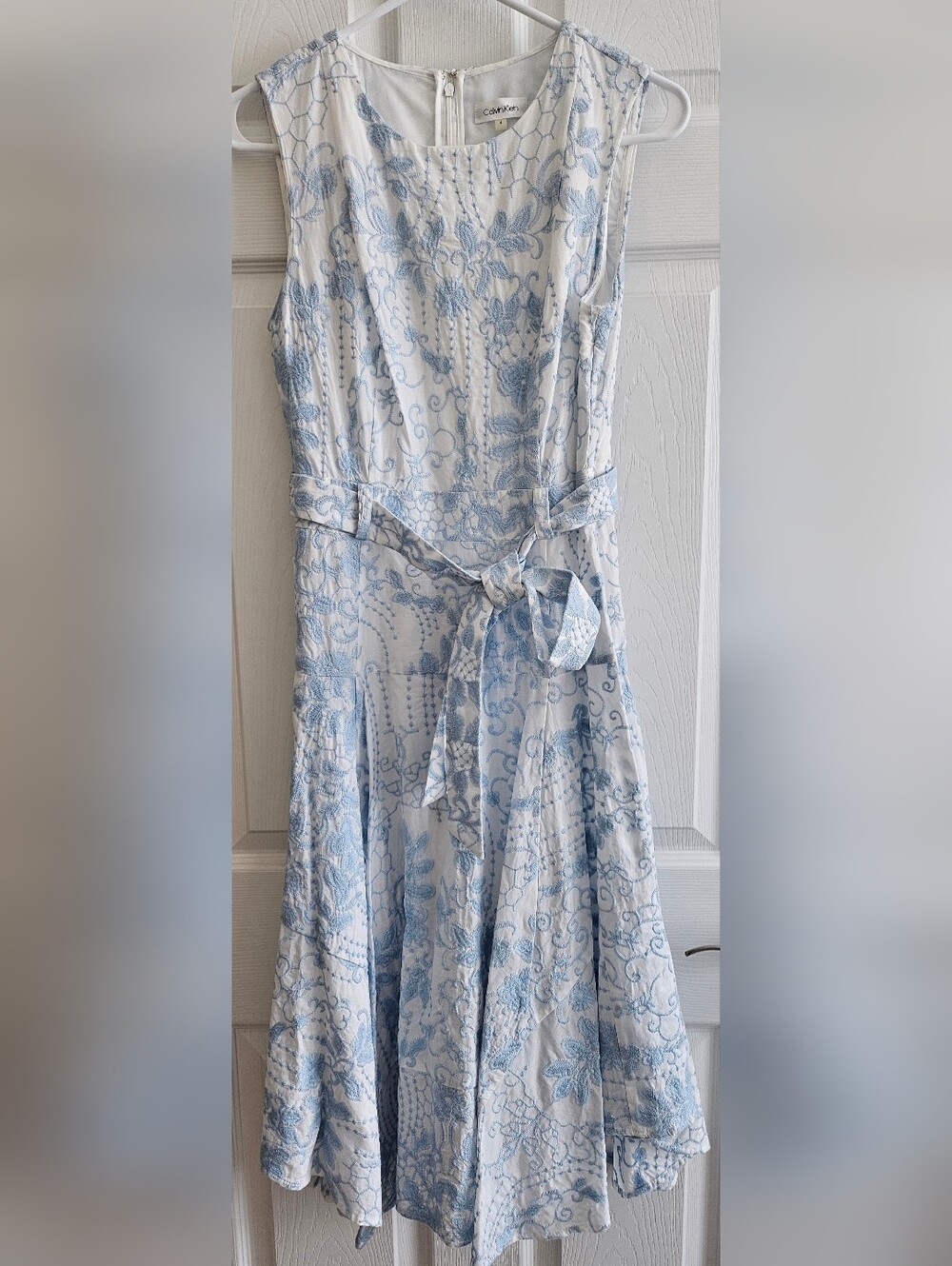 Calvin Klein Sz. 4 Dress Blue Sleeveless Embroidered babydoll Fit & Flare